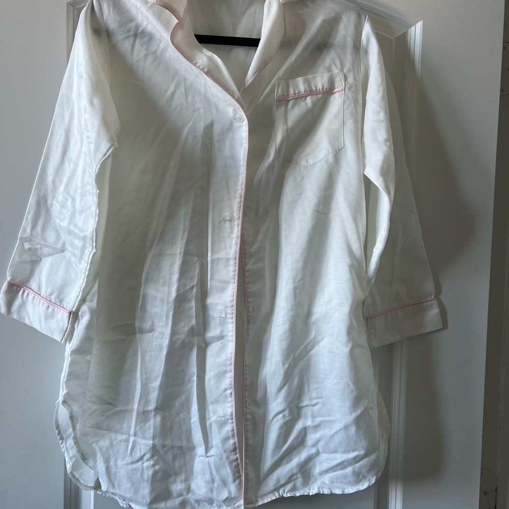 Vintage JAYRE California White sleep Shirt with Pink Accents
